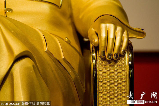 Jumbo Golden Statue Of Mao Zedong Unveiled China News Sina English