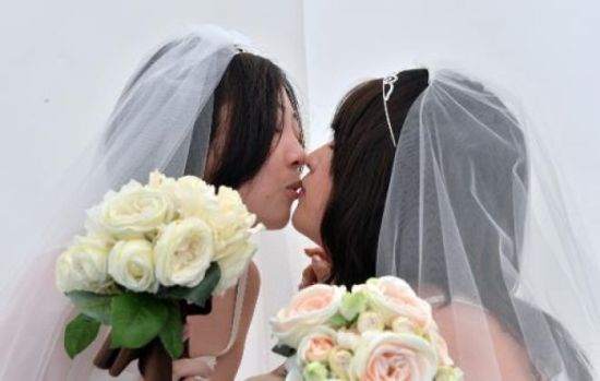 Lesbian Couple Hold Symbolic Wedding Ceremony In Tokyo World News Sina English