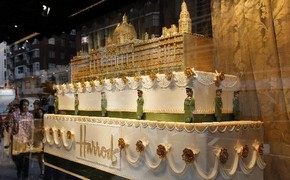 Luxury store displays exquisite wedding cakes