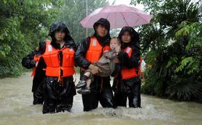 Kids evacuated from flood-trapped kindergarten
