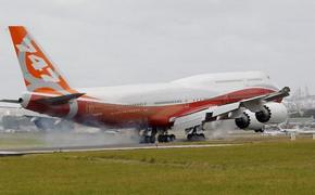 New elongated Boeing 747 lands at Paris Air Show