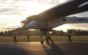 Solar Impulse arrives in Paris for air show debut