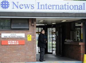 Murdoch axes tabloid paper