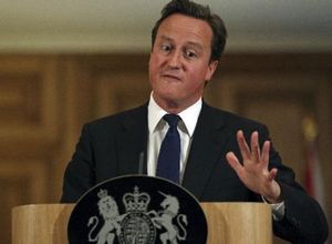 PM announces inquiry into phone hacking