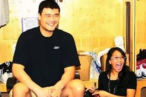 Yao Ming meets fans in Houston