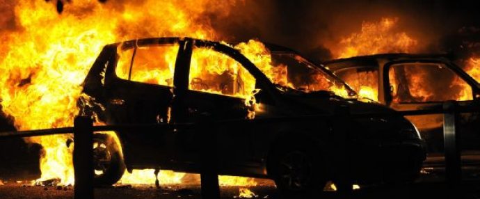 Rioting continues for third night in London