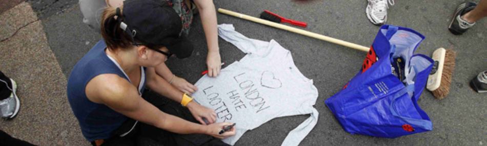 Volunteers in London start to clean streets after riot