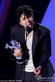 Lady Gaga wins Best Female Video