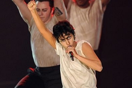 Lady Gaga bends gender