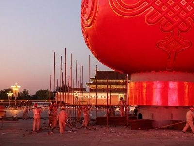 Lantern lighted up on Tian'anmen Square