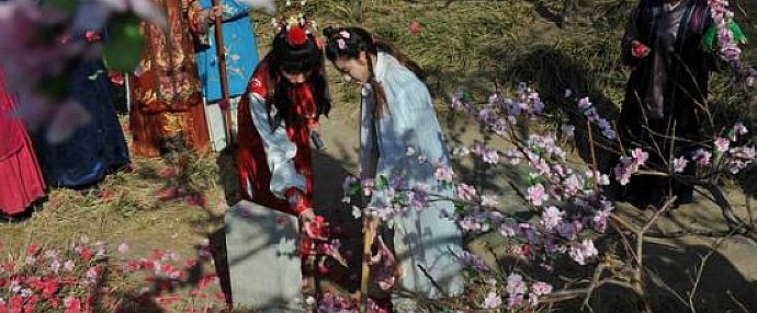 Plot in classic novel restages in Beijing