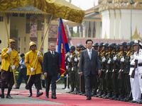 Cambodian king holds ceremony  to welcome Chinese president