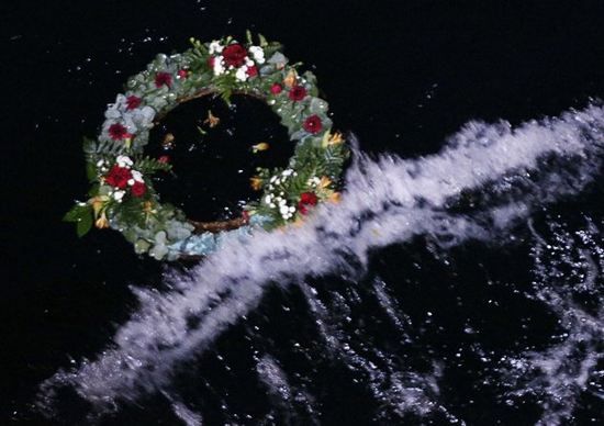 Prayers and silence mark Titanic centenary