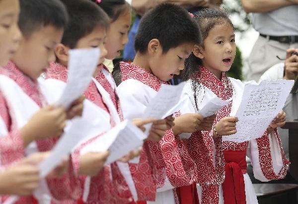 Dragon Boat Festival passes on tradition