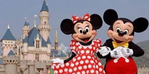 2005： Hong Kong Disneyland opens