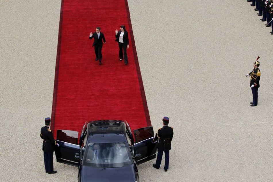 Sarkozy and his wife leave the presidential palace after election loss